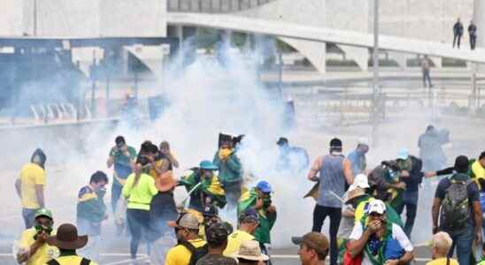 Bolsonaro supporters invade Congress the presidential palace and the Supreme