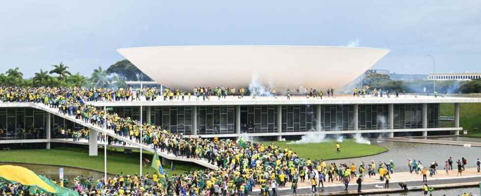 Brazil Bolsonaro supporters invade Congress Presidential Palace and Supreme Court