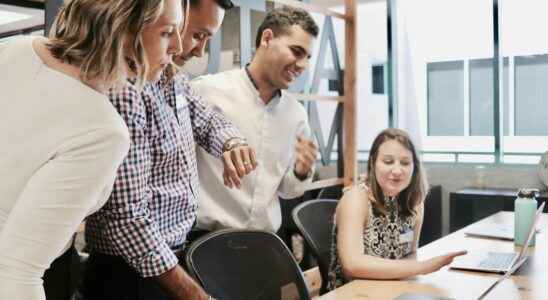 Desk bombing or when socializing in the office is disturbing