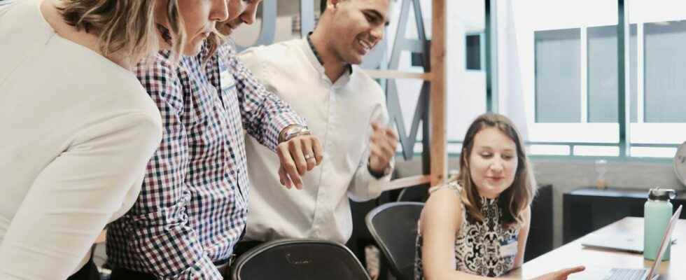 Desk bombing or when socializing in the office is disturbing