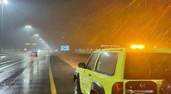 Flood hit Saudi Arabia Many people are stranded