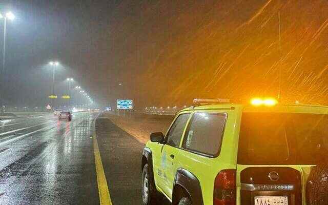 Flood hit Saudi Arabia Many people are stranded