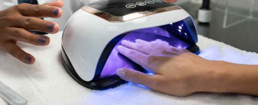 Nails are UV curing lamps responsible for skin cancer