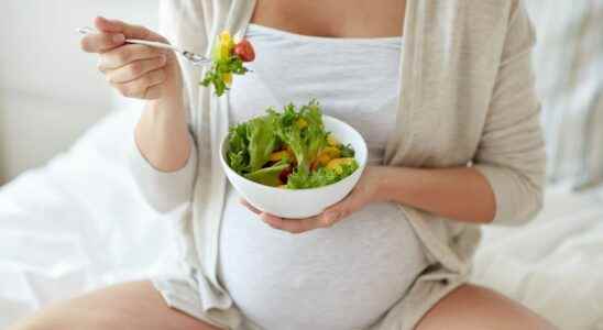 Pregnant woman the Mediterranean diet would reduce the risks associated