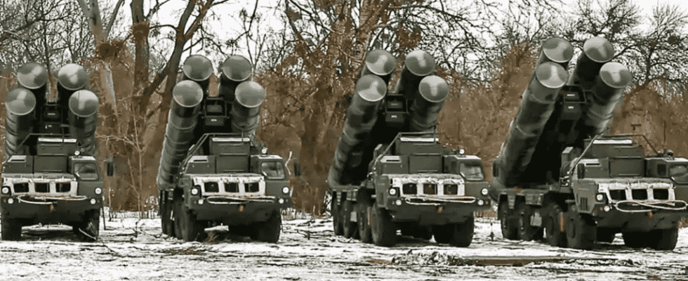 Russia deploys anti aircraft missile batteries to Moscow