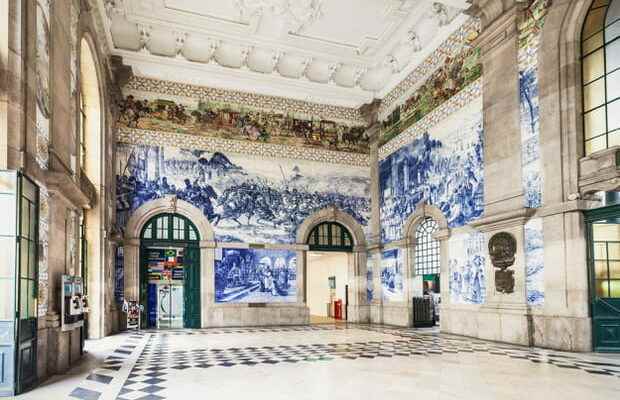 Sao Bento train station