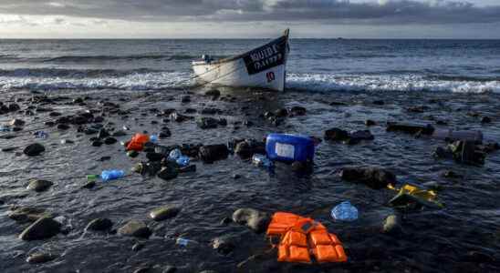 Thirteen migrants found dead after shipwreck off Morocco