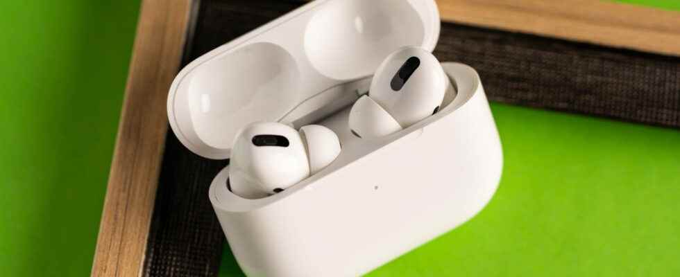 We find you the best price of AirPods for sales