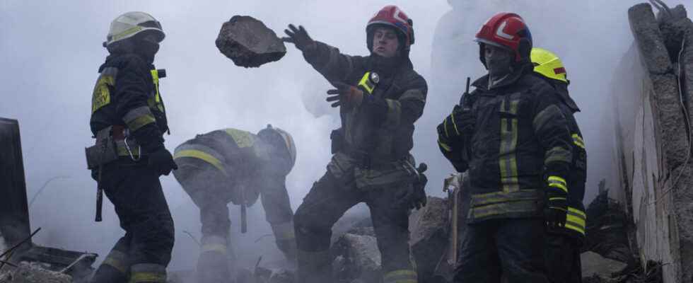 in Dnipro in the heart of the rubble the inhabitants