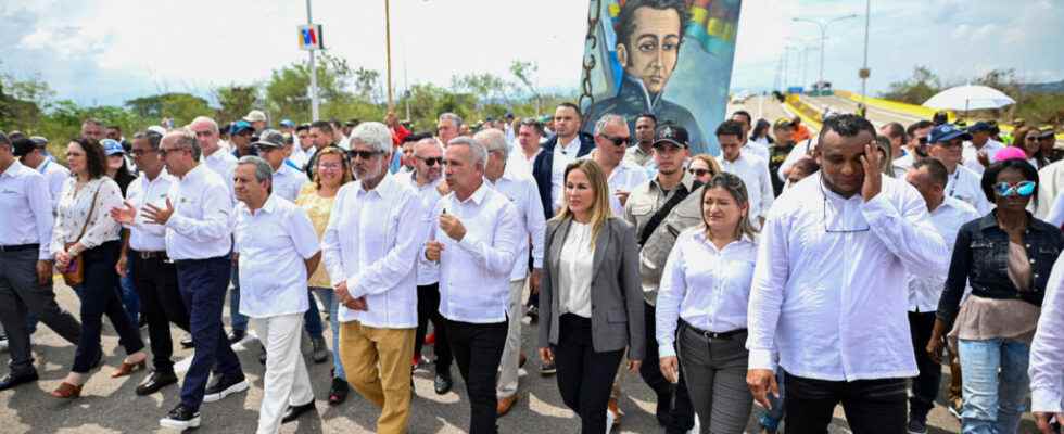 the border with Colombia is now fully reopened