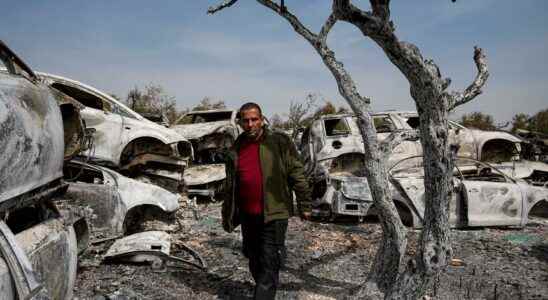 100s of Israeli soldiers to the West Bank