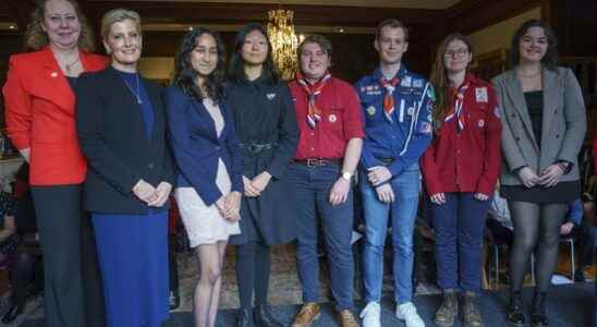 British royal presents gold award to Utrecht scout Benjamin A