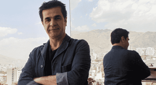 Detained in Iran director Jafar Panahi announces that he has