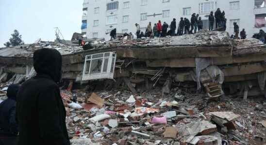 Earthquake in Turkey race against time to help the victims