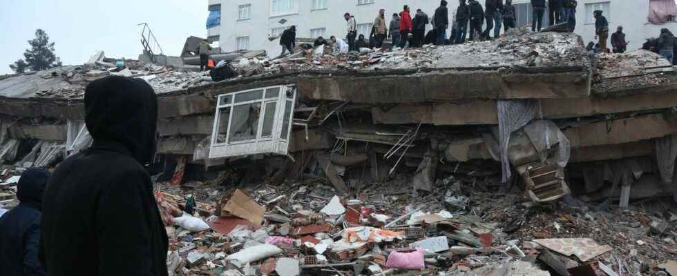 Earthquake in Turkey race against time to help the victims