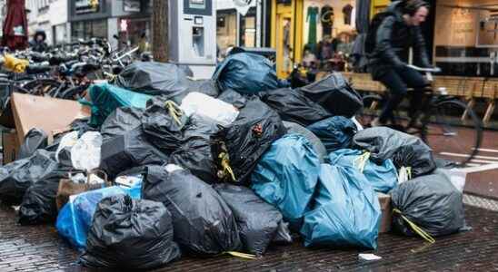 Garbage festival almost over the Utrecht bag sea in the