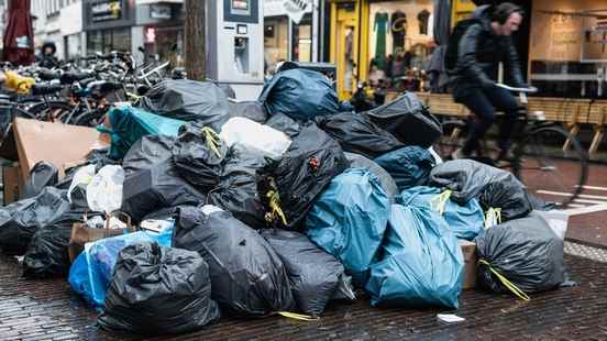 Garbage festival almost over the Utrecht bag sea in the