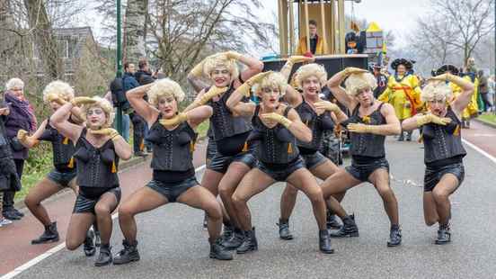 Hossen drink and parade the carnival parade in IJsselstein