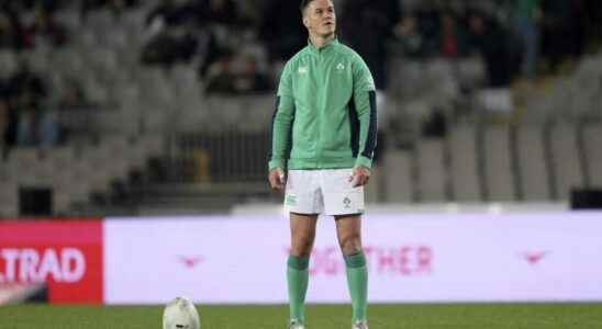 Irishman Johnny Sexton awaits the Blues