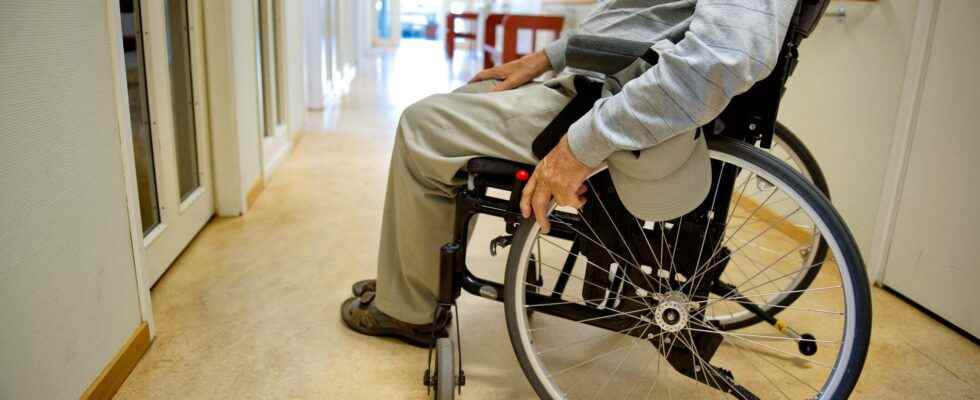 Lower risk of broken bones for elderly people in wheelchairs