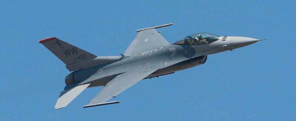 Poland opens to send F 16 to Ukraine