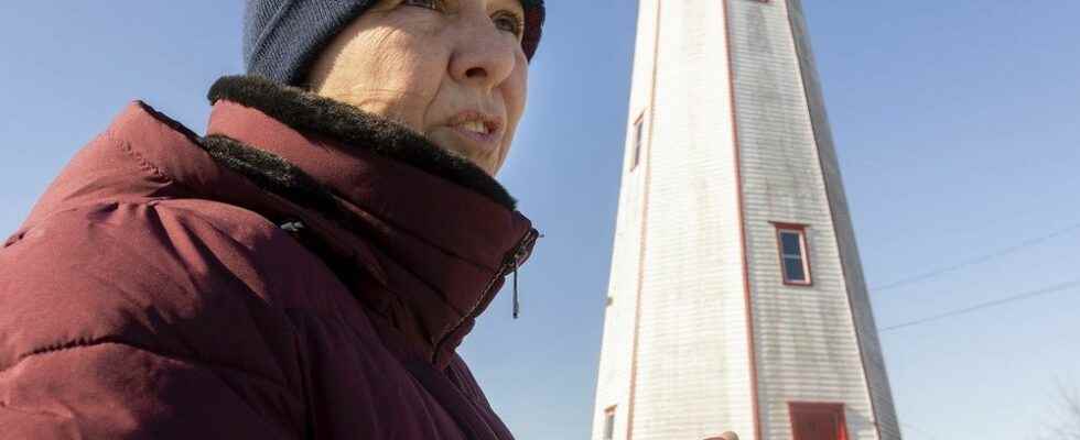 Rotting 183 year old Lake Erie lighthouse at risk of toppling Officials