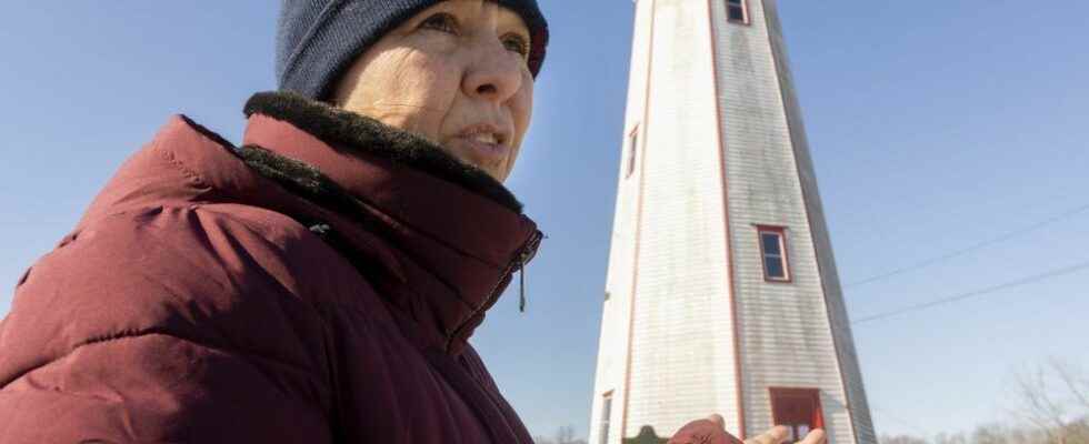 Rotting 183 year old Port Burwell lighthouse at risk of toppling Officials