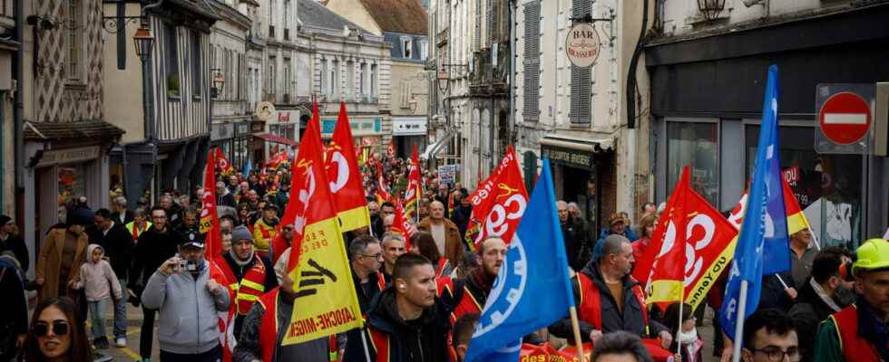 SNCF schools refineries France really at a standstill