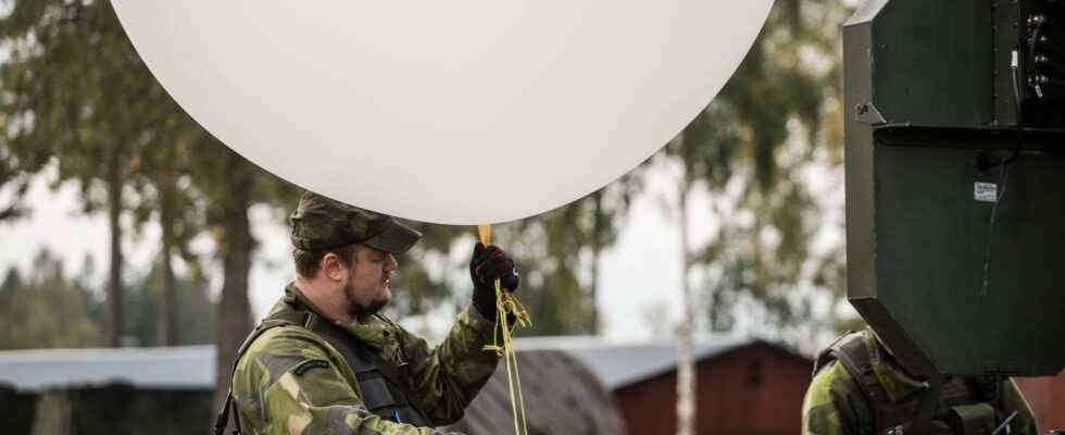 This is how the giant balloons are used by Sweden