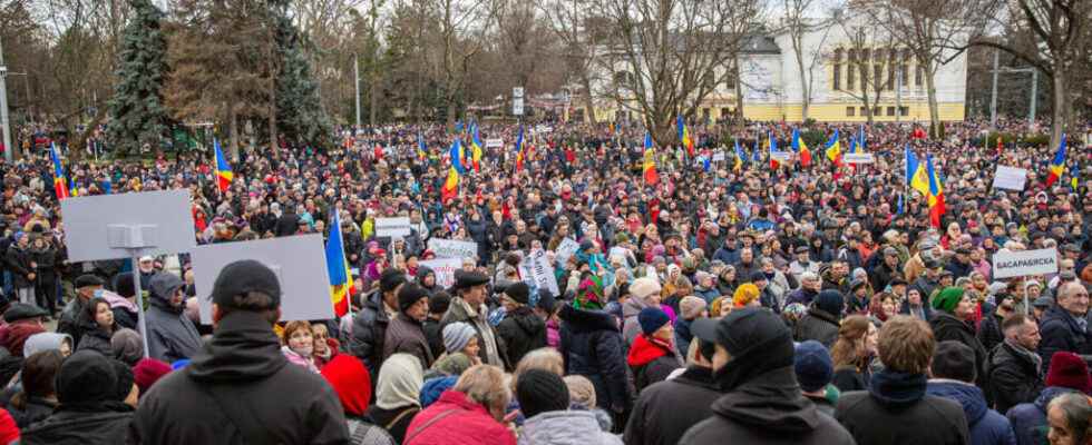 in Chisinau pro Russian demonstrators demand the resignation of the government