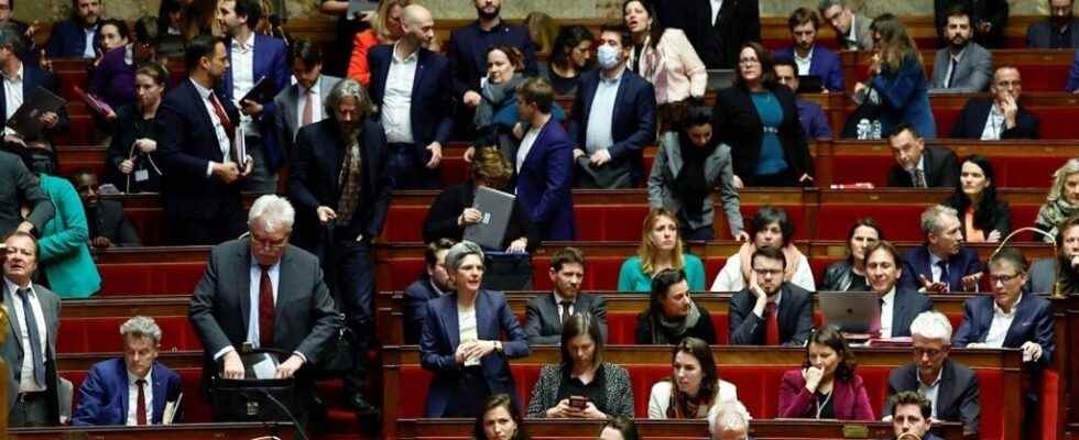 in the cacophony the first debates ended in the Assembly