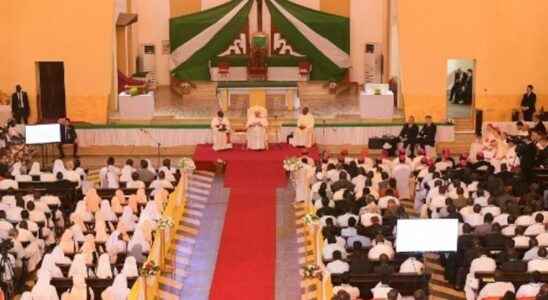 nearly a thousand religious gathered to listen to Pope Francis