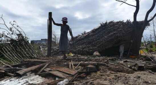 the population is preparing to face an intense tropical cyclone