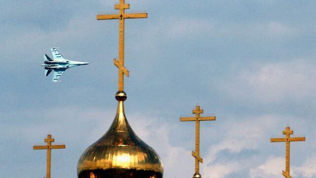 A Su-27 Russian fighter jet flying over Moscow