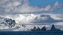 A hot water drill melted a 600 meter deep hole in the glacier