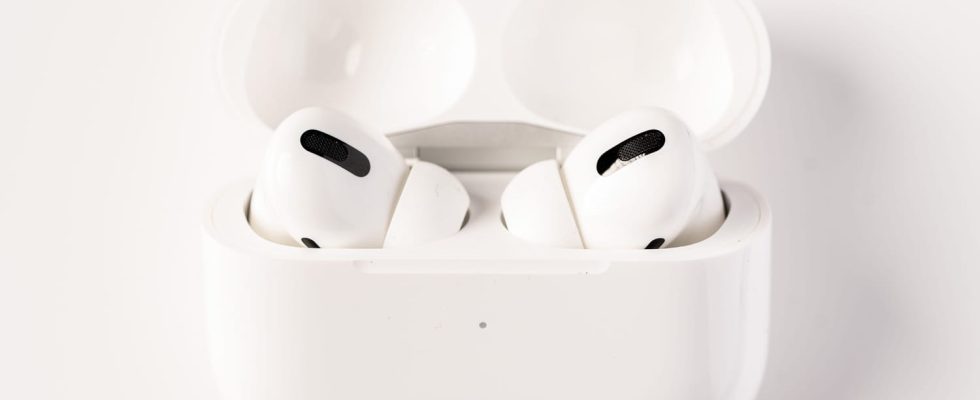 AirPods 2 a 21 reduction on Apple headphones