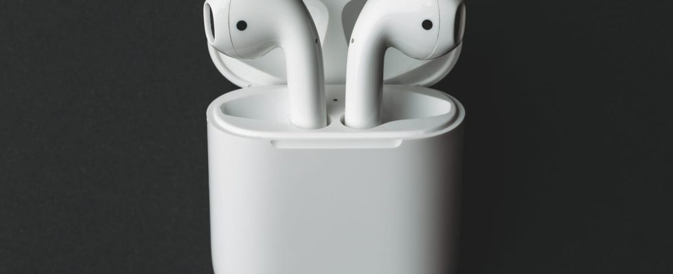 AirPods 2 flash offer for less than E100 at CDiscount