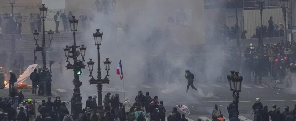 Alert on violence against street journalists in France