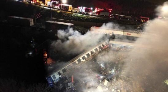 At least 26 dead and 85 injured in train crash