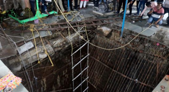 At least 35 dead in well at Indian temple