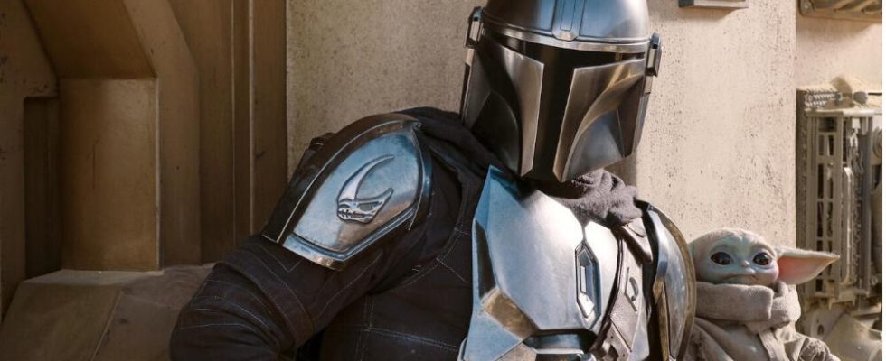 Become a Mandalorian yourself with this incredibly real helmet on