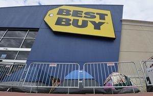 Best Buy sales down due to macro context effect on