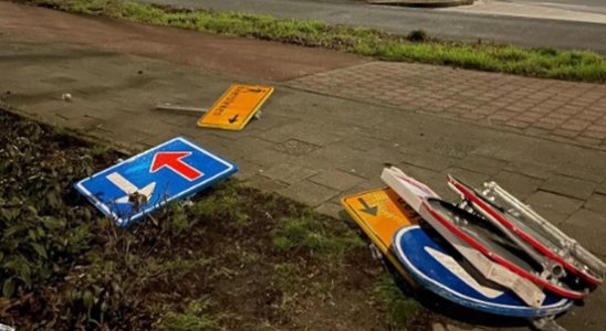 Boys steal traffic signs right in front of the police