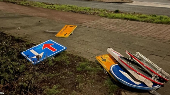 Boys steal traffic signs right in front of the police