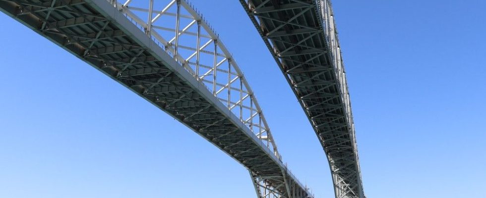 Cadillac of bridges Original Blue Water Bridge span to shut