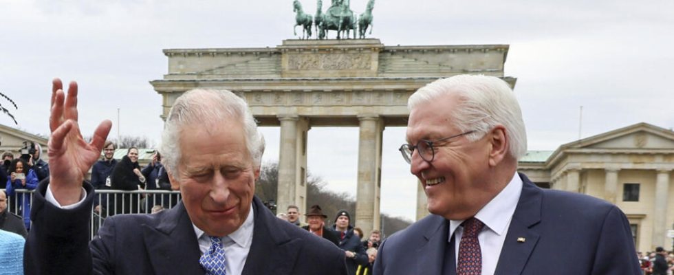 Charles III warmly welcomed on his arrival in Germany