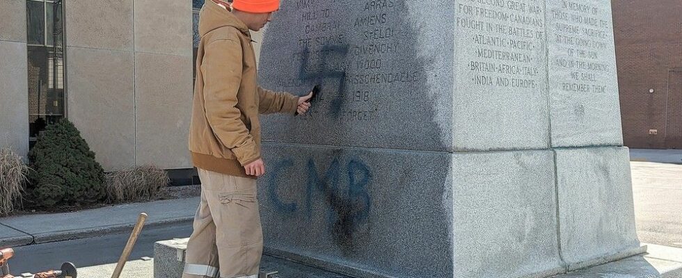 Chatham Kent police thoroughly investigating cenotaph vandalism challenge faced in removing