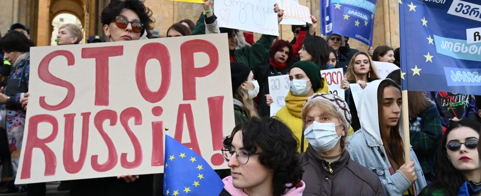 Demonstrations in Georgia Russia could intervene if the mobilization hardens