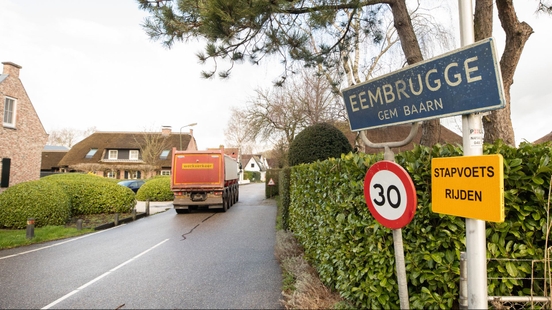 Eembrugge shakes on its foundations hundreds of trucks carry away