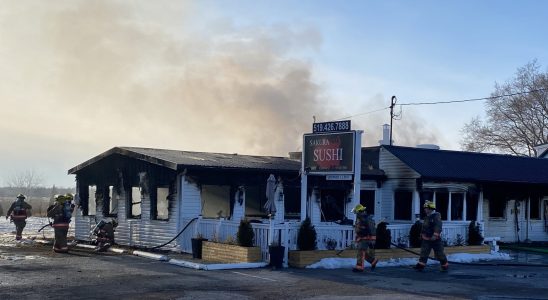 Fire crews battle blaze at restaurant near Simcoe